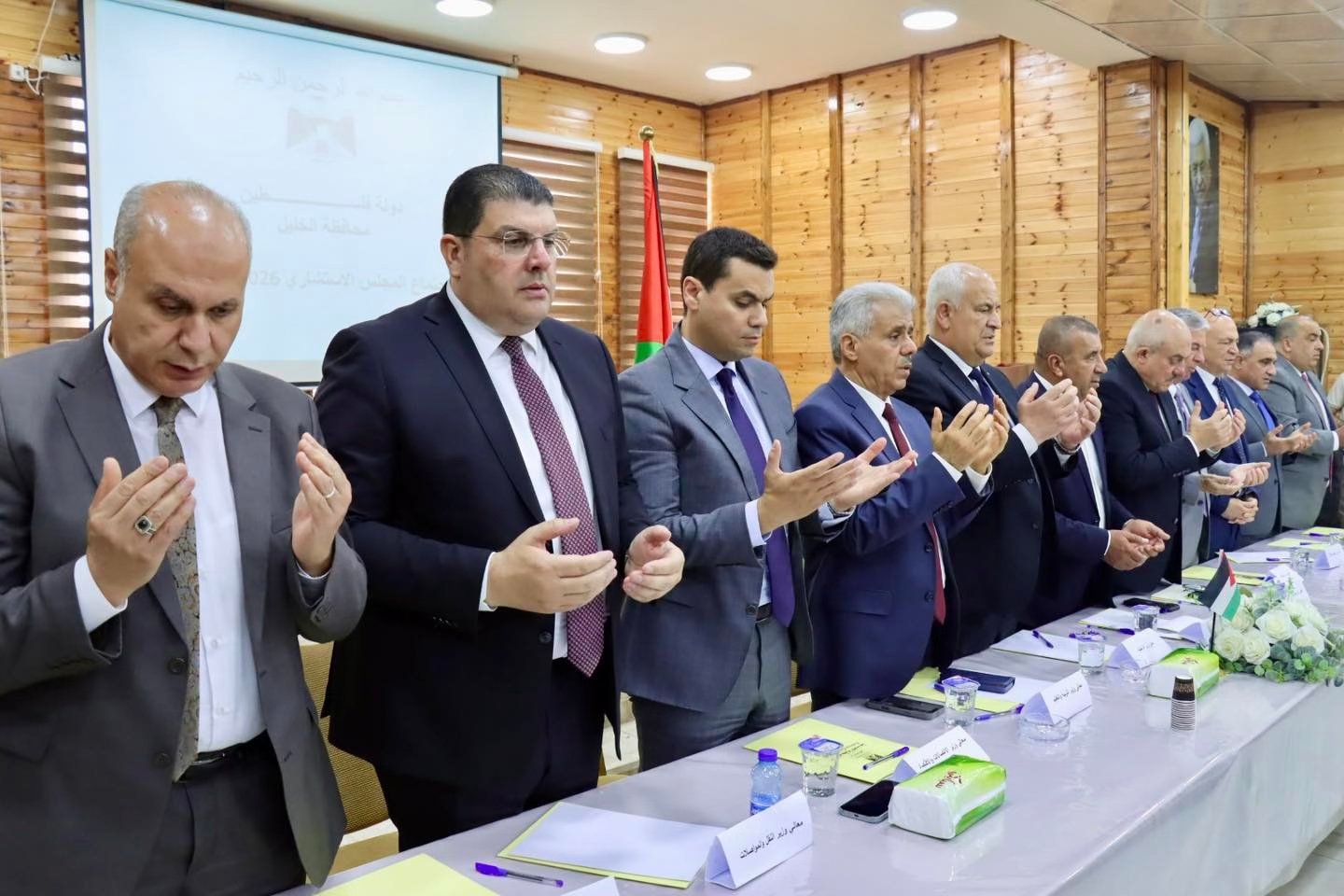 وفد حكومي موسع يبحث مع ممثلي محافظة الخليل أولويات المرحلة والتحديات الراهنة